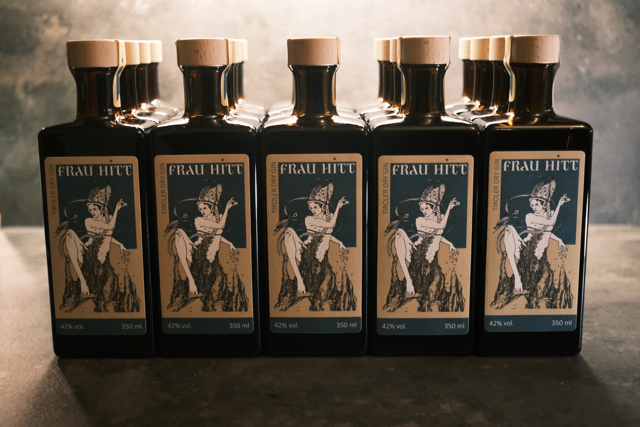 Frau Hitt Gin Flaschen